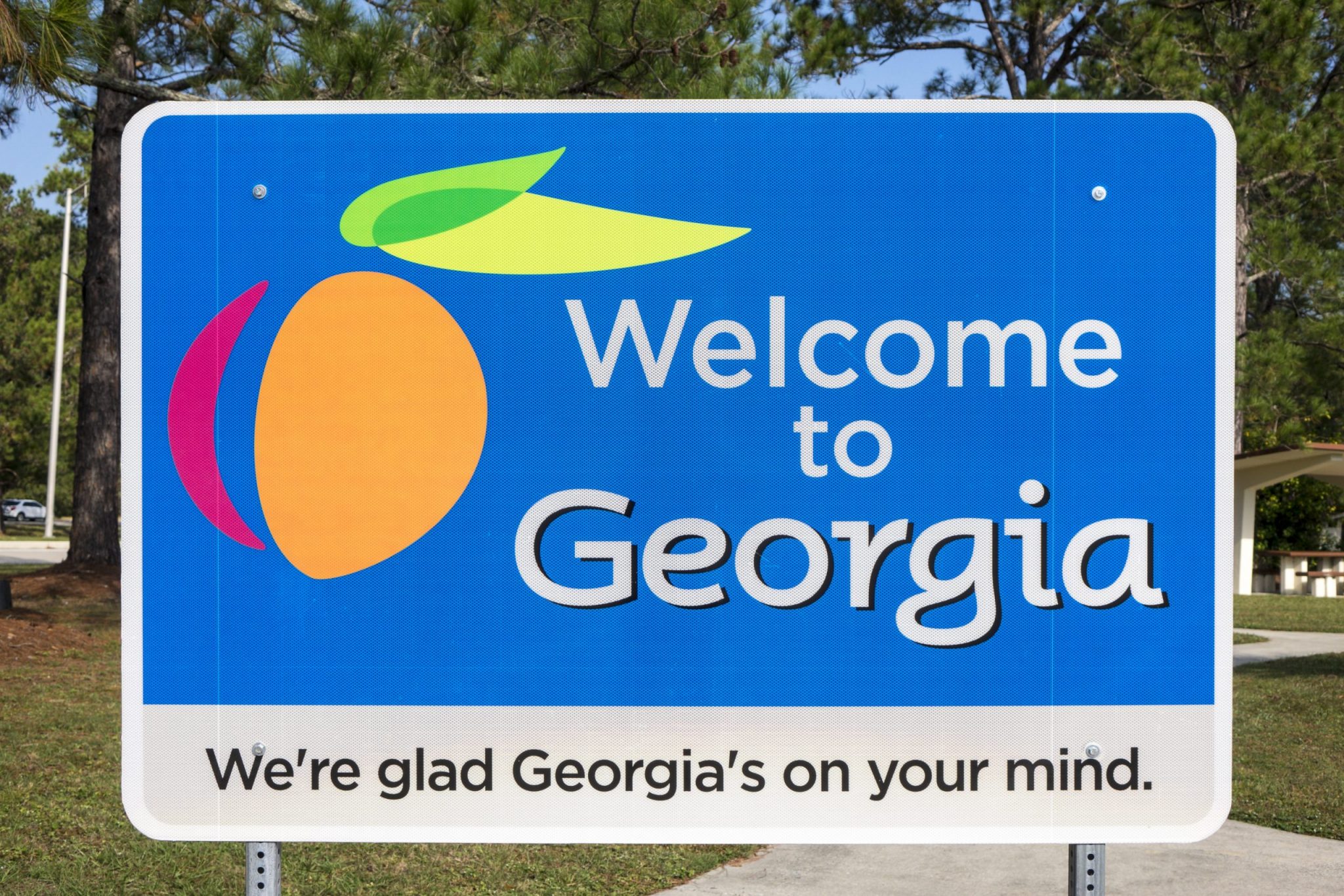 KINGSLAND, GEORGIA/USA - Welcome to Georgia sign. The state was established in 1733, the last of the original Thirteen Colonies and is known as The Peach State.