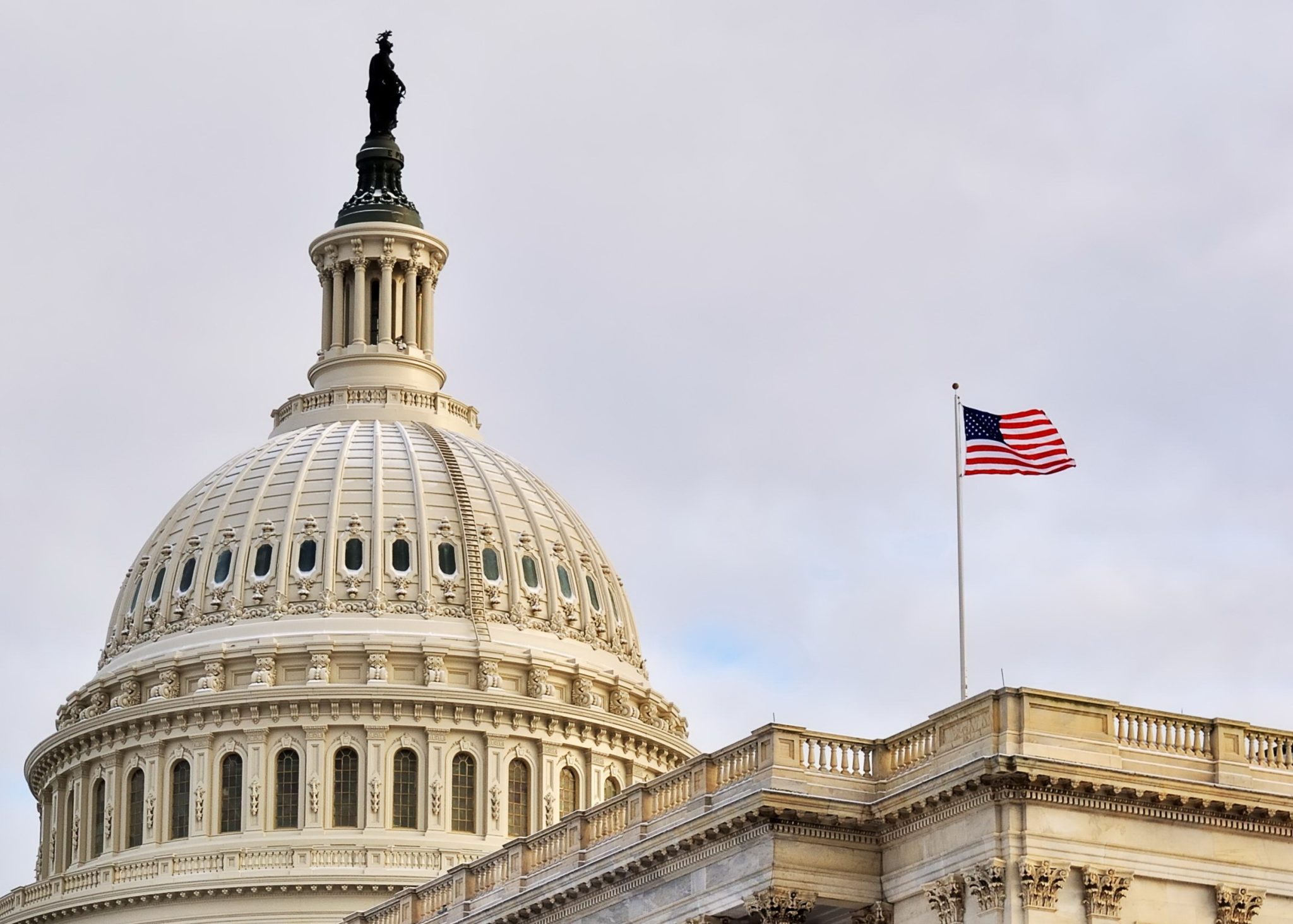 US capitol building with US flag